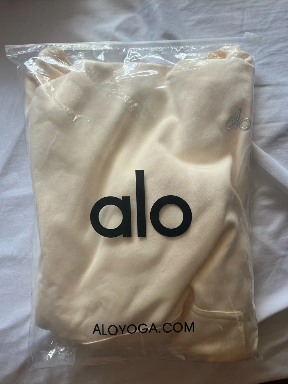 NWT Women’s ALO Yoga Cream Drawstring Hoodie size medium unisex